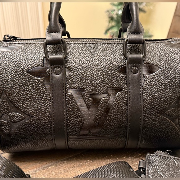 Elegant Black Duffel Bag with Matching Clutch, New - Picture 3 of 17